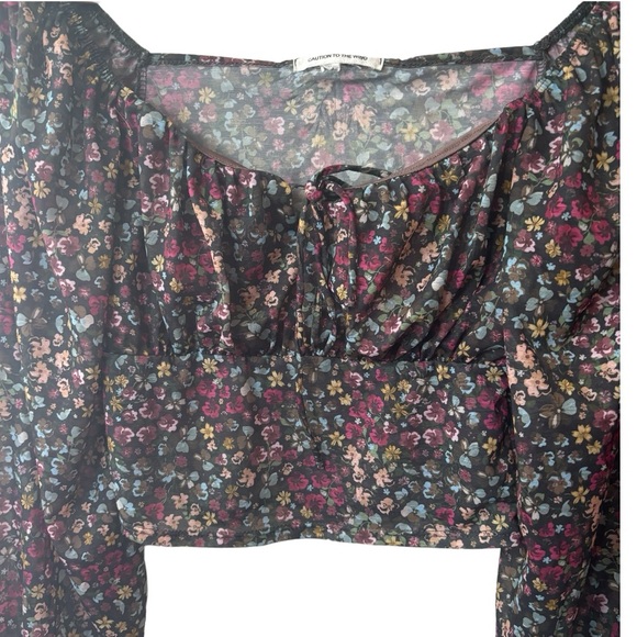 Caution to the Wind Cropped Floral Blouse - Picture 6 of 10
